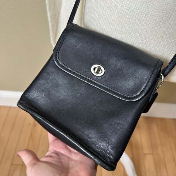 Authentic Vintage COACH Small Turnlock Crossbody Bag Purse - Picture 5 of 16